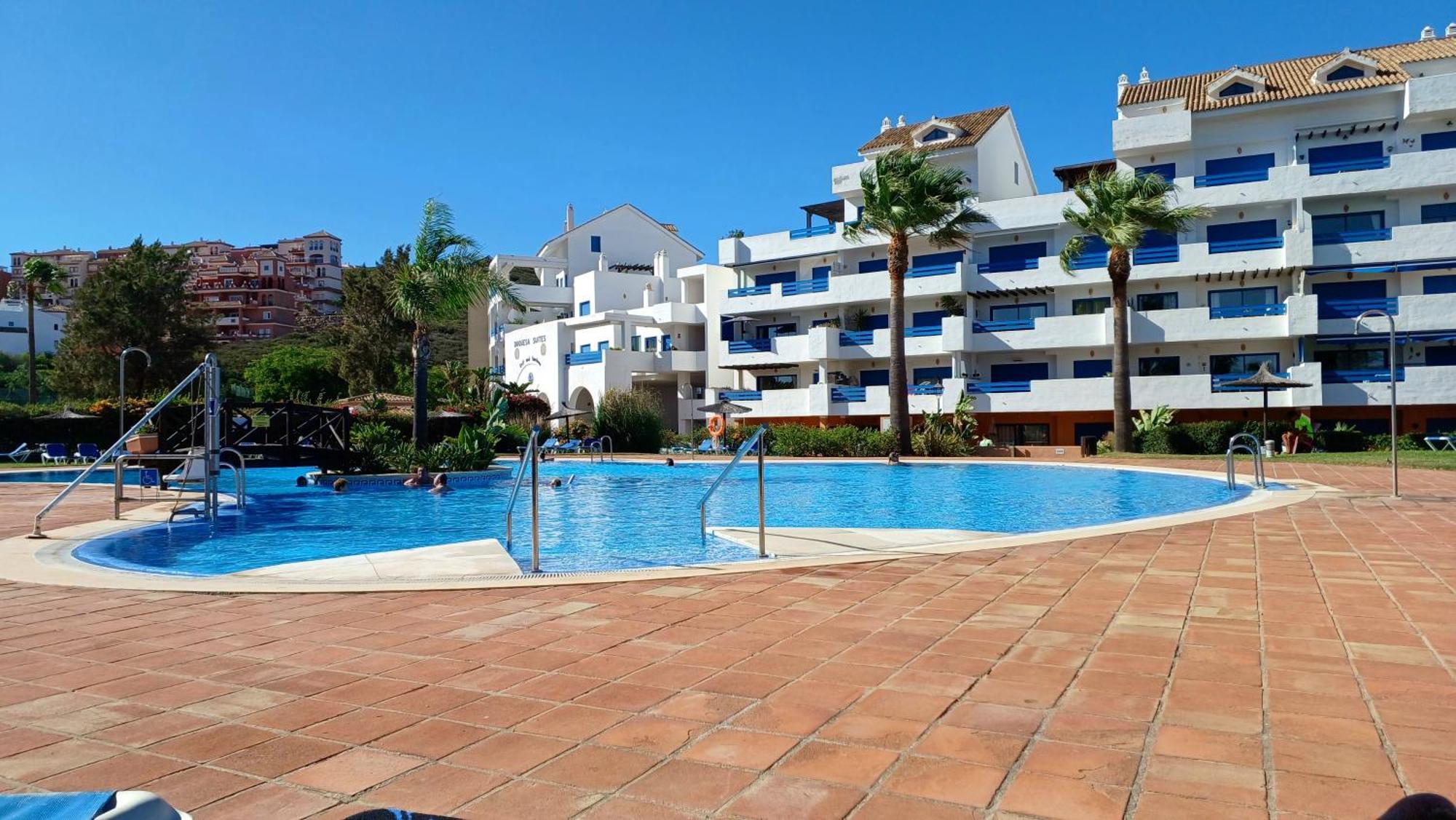 Residencial La Duquesa Suites Golf & Gardens San Luis de Sabinillas Exterior photo